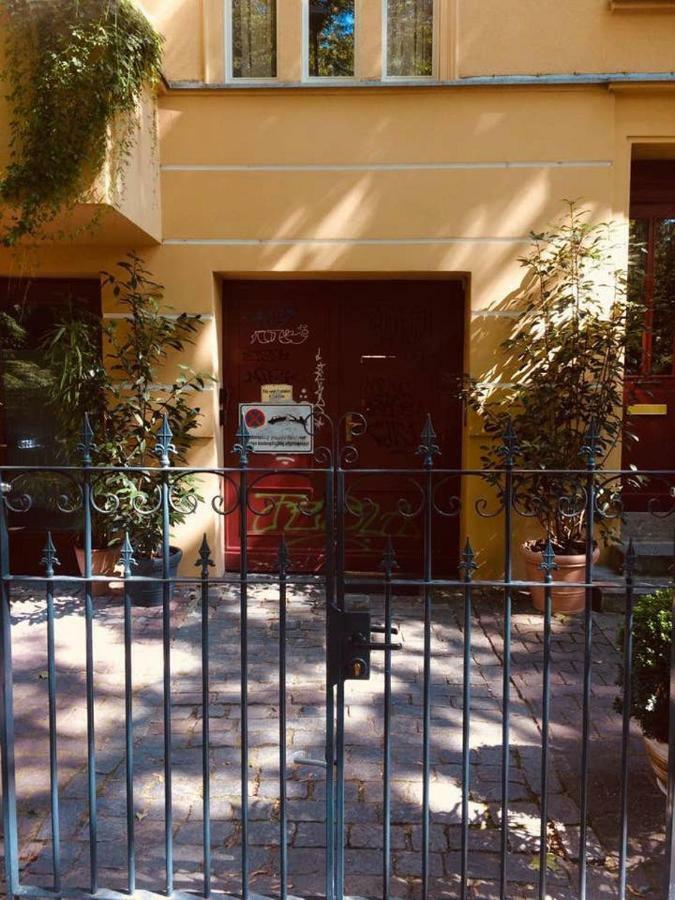 Beautiful And Cozy Remise For Up To 6 Guests Berlim Exterior foto